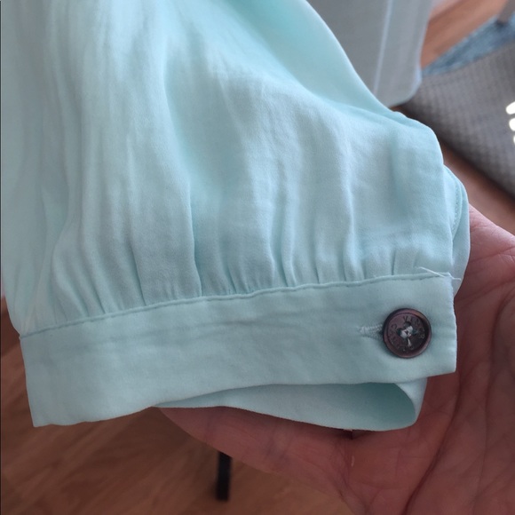 Vince Camuto LS blouse in mint green - like new - Picture 3 of 6
